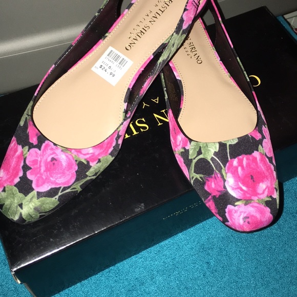 Christian Siriano Shoes - Sooo cute NWT sandals size 6.5 very cute on Christian Siriano Shoes - Sooo cute NWT sandals size 6.5 very cute on